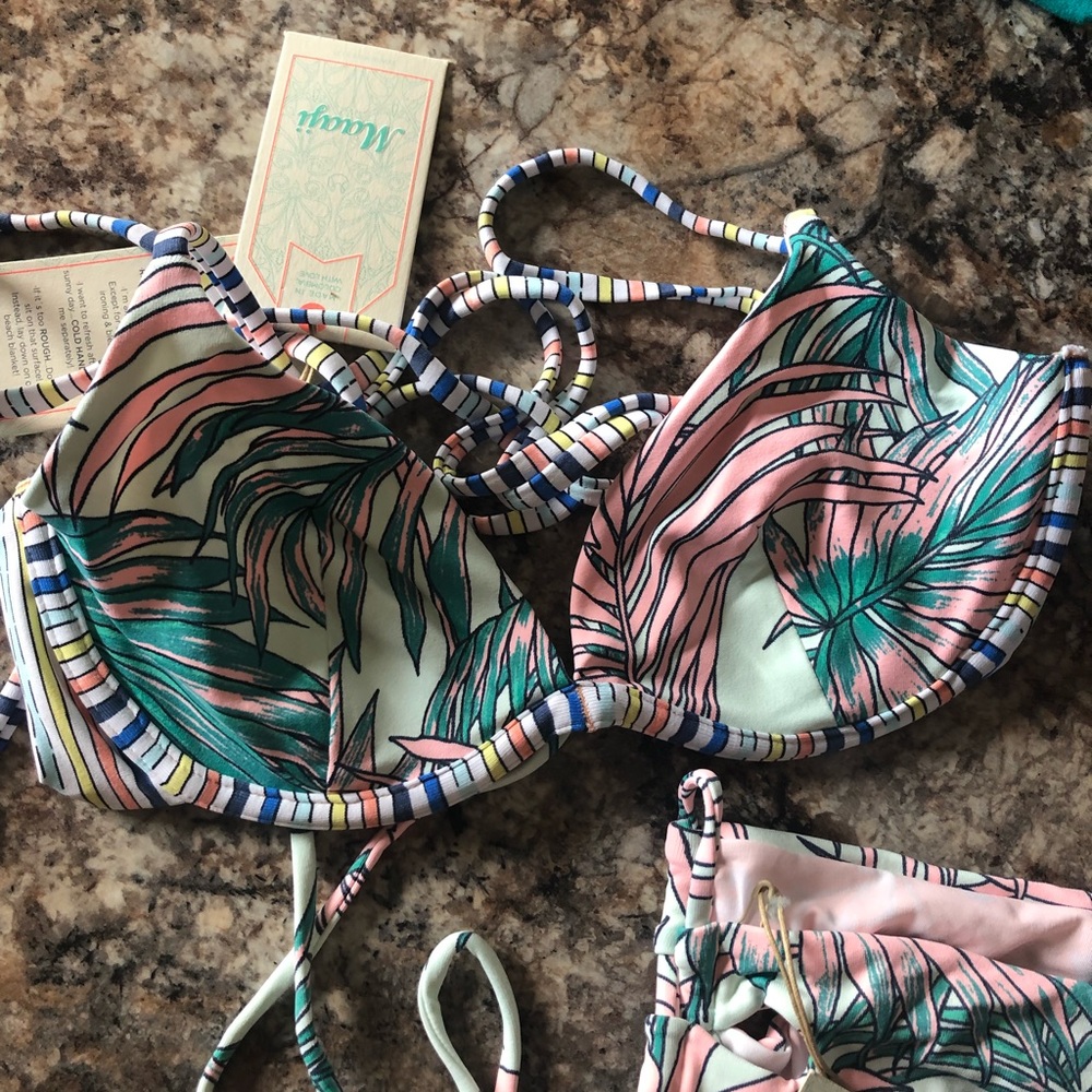 Underwire adjustable bikini top
